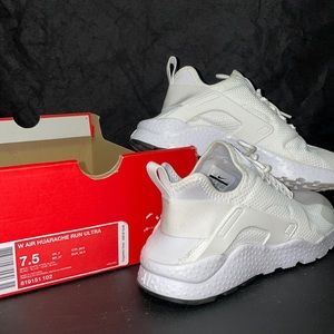 Women’s Nike White Air Huarache Run Ultra’s 7.5